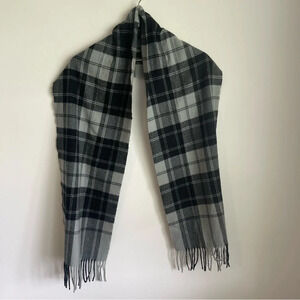 Gray and black plaid 85% cashmere made in Scotland scarf
